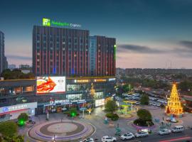 Holiday Inn Express Nantong Xinghu, an IHG Hotel, hotel s 3 zvezdicami v mestu Nantong