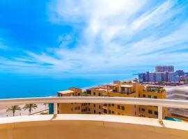 Lovely Apartment Beach Front & Pool