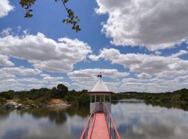 Herdade do Barrocal de Baixo, בית חווה במונטרמור-או-נובו