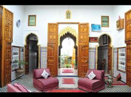 Riad Dar Jabador, guest house in Sale