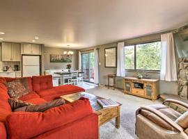Luxe Updated Home with Grill and Hot Tub 4 Mi to RMNP, spa hotel in Estes Park
