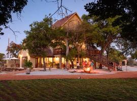 Callies Game Lodge Safaris, hotel con parcheggio a Tsumeb