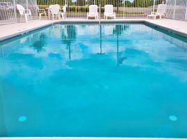 Holiday Inn Express Hotel & Suites Brooksville West by IHG, ξενοδοχείο σε Brookridge
