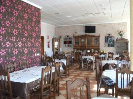 Hostal Cabañas, gjestgiveri i Carboneras de Guadazaón