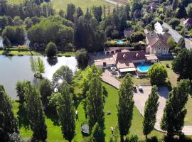 Le Domaine de L'étang de Sandanet, hotel con estacionamiento en Issac