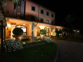 체프라노에 위치한 호텔 Hotel Ristorante Borgo Antico