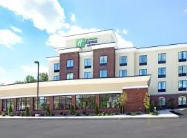 Holiday Inn Express & Suites Geneva Finger Lakes, an IHG Hotel