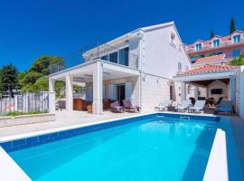 Villa Mlini with private Pool and Sea view, villa en Mlini