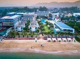 Saint Tropez Beach Resort Hotel, hotel in Chao Lao Beach