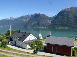 Nes Gard, hotel di Høyheimsvik