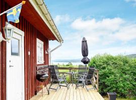 4 person holiday home in rj ng, hotel na may parking sa Årjäng