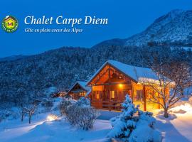 Chalet Carpe Diem، مكان إقامة مع الخدمة الذاتية لإعداد الطعام في La Bâtie-Neuve