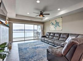 Waterfront Condo with Pool on Lake of the Ozarks!, Hotel in Stausee Lake of the Ozarks