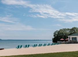 Breakers Resort - Lakeside, hotel s jacuzzi v destinaci Saint Ignace