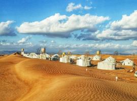 Alsarmadi Desert Camp, מלון בShāhiq