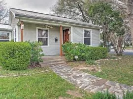 Quaint Austin Home with Yard about 5 Mi to Downtown!