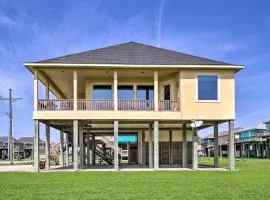 Casa Sol House with Deck in Crystal Beach!