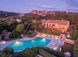 Villa Incanto di Gallura, hotel con piscina en Buoncammino