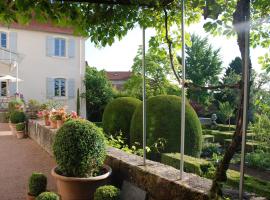 Demeure Bouquet, hotel with parking in Ambierle