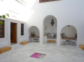 Viesnīca Dar Sabri pilsētā Nabeula, netālu no apskates objekta Neapolis Museum