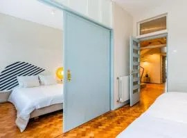 UNIQUE Modernist Duplex apartment & PARKING