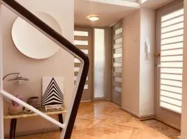 INCREDIBLE DUPLEX PENTHOUSE & TERRACES & Parking
