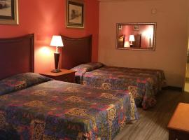 Best Inn Formerly Known as M Star Hotel, מלון עם חניה בChickasaw