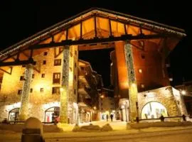 Résidence VAL VILLAGE, skis aux pieds, Duplex 3 chambres 75 m2 - by MONTBLANC LODGE