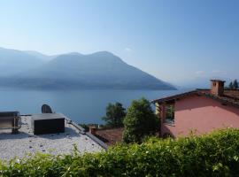 Brissago: 3.5 Zi-Wohnung an extrem ruhiger Lage mit fantastischem Ausblick, hotel in Brissago