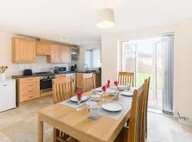 5 bed house with free parking in quiet location