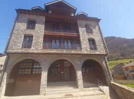 Santa Cruz, apartment in Broto