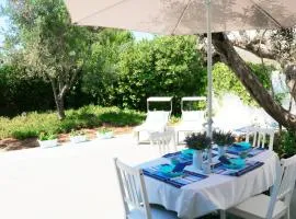 Villa gli Ulivi con ampio giardino ed ogni comfort a pochi passi dal mare vicino Gallipoli
