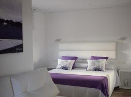 Hotel Restaurante Racha, three-star hotel in Endrinal