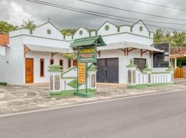 RedDoorz near Wisata Pantai Parangtritis, alojamento na praia em Kretek