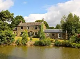 Woodsome Hall Golf Club Cottage on the Course