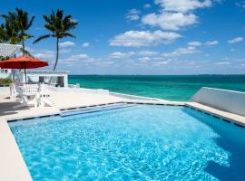 Water's Edge Villa - Oceanfront with Private Pool, hótel með bílastæði í Nassau