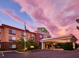 Holiday Inn Express Hotel & Suites Medford-Central Point, an IHG Hotel, хотел с джакузита в Сентръл Пойнт