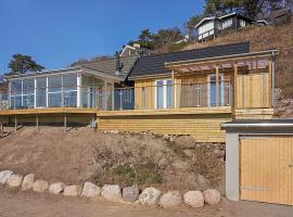 Seaside Escape with Views - By Traum Ferienwohnungen, hotel v destinaci Ronne