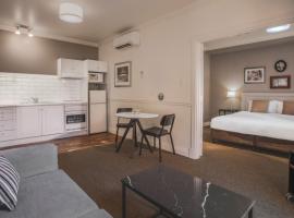 Majestic Old Lion Apartments, hotel i Adelaide