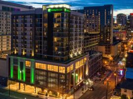 Holiday Inn & Suites Nashville Downtown Broadway, khách sạn ở Downtown Nashville, Nashville