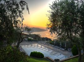 Gocce Di Capri Resort, hotel en Massa Lubrense