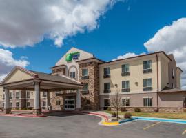 Holiday Inn Express Hotel Vernal, an IHG Hotel، فندق في فيرنال