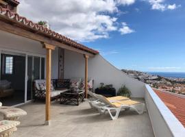 Villas Los Gigantes by Apartamentos Estrella del Norte, vila di Acantilado de los Gigantes