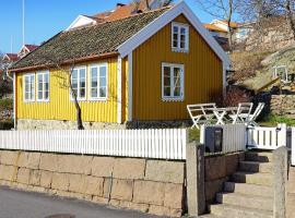 5 person holiday home in GREBBESTAD, cabaña en Grebbestad