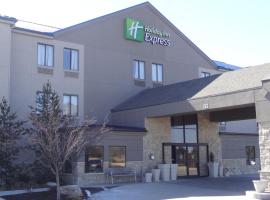 Holiday Inn Express Hotel Kansas City - Bonner Springs, an IHG Hotel, хотел с басейни в Bonner Springs