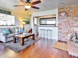 Stunning Monterey Home with Views Right on the Bay!、モントレーのホテル