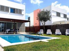 Villa d’Aina * Propiedad privada con piscina – hotel w mieście Cala'n Bosch
