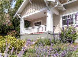 30 Day+ Craftsman; Stroll 2 Food & Downtown!, khách sạn ở Portland