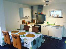 Appartement Duplex pour 3-4 personnes à Ciney, hotel v destinaci Ciney