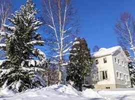 Chalet Banff - 6 bedroom 6 bathroom Ski Lodge